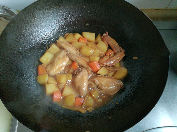 雞翅燉土豆的做法-家常味燉菜譜-易網(wǎng)健康養(yǎng)生網(wǎng) 雞翅燉土豆的做法-家常味燉菜譜