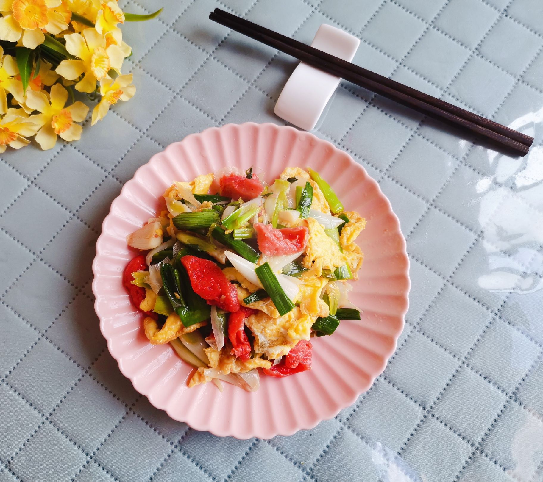 蒜苗紅腸炒雞蛋的做法-咸鮮味炒菜譜-易網(wǎng)健康養(yǎng)生網(wǎng) 蒜苗紅腸炒雞蛋的做法-咸鮮味炒菜譜