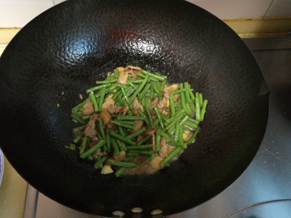 回鍋肉炒長豆角的做法-家常味炒菜譜