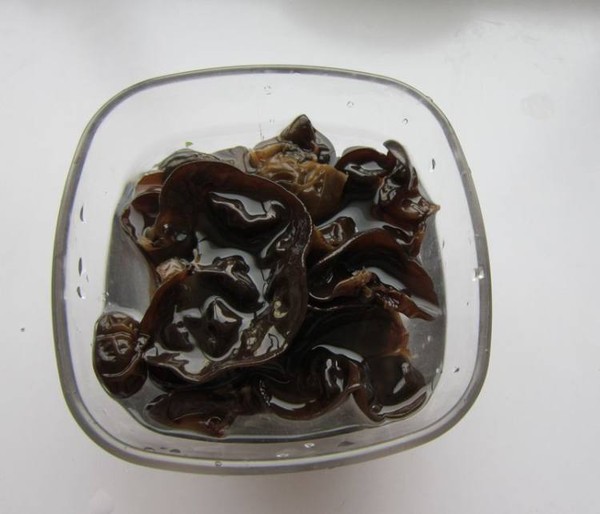 毛芹木耳炒雞蛋的做法-家常味炒菜譜
