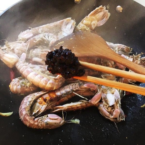 香辣豉香皮皮蝦的做法-香辣味炒菜譜-易網(wǎng)健康養(yǎng)生網(wǎng) 香辣豉香皮皮蝦的做法-香辣味炒菜譜
