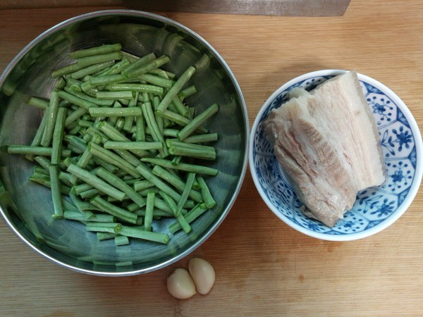 回鍋肉炒長豆角的做法-家常味炒菜譜