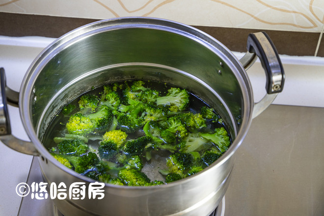干貝炒西藍(lán)花的做法-家常味炒菜譜