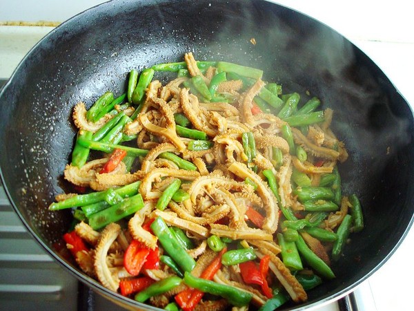 豆角炒牛肚的做法-家常味炒菜譜-易網(wǎng)健康養(yǎng)生網(wǎng) 豆角炒牛肚的做法-家常味炒菜譜