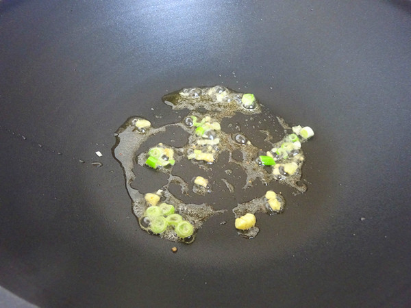 小炒蓮藕的做法-咸鮮味炒菜譜-易網(wǎng)健康養(yǎng)生網(wǎng) 小炒蓮藕的做法-咸鮮味炒菜譜