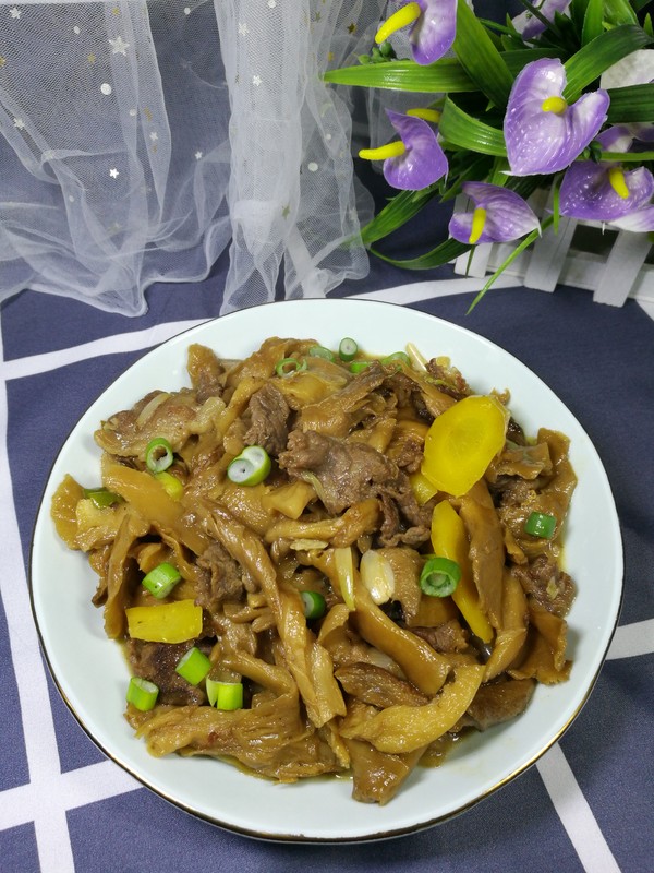 鳳尾菇炒肉的做法-家常味炒菜譜-易網健康養生網 鳳尾菇炒肉的做法-家常味炒菜譜