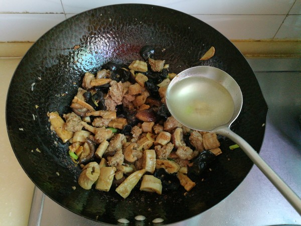 牛肉筍干大雜燴的做法-家常味燴菜譜