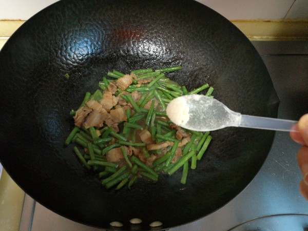 回鍋肉炒長豆角的做法-家常味炒菜譜