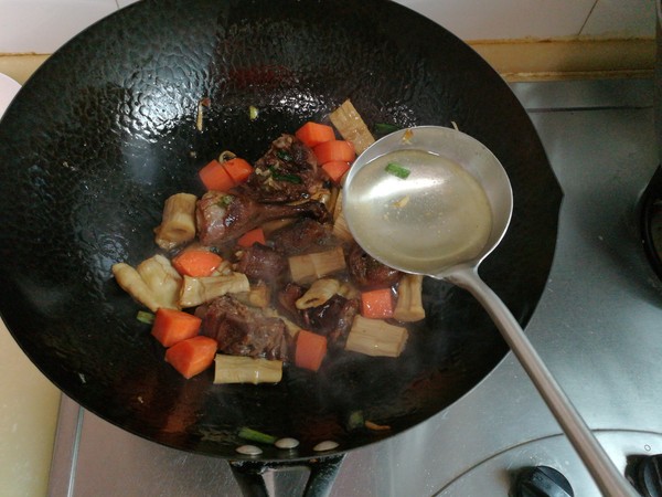 醬鴨燉筍干的做法-家常味燉菜譜-易網(wǎng)健康養(yǎng)生網(wǎng) 醬鴨燉筍干的做法-家常味燉菜譜