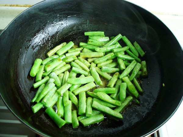 豆角炒牛肚的做法-家常味炒菜譜-易網(wǎng)健康養(yǎng)生網(wǎng) 豆角炒牛肚的做法-家常味炒菜譜