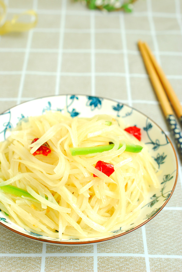 酸辣土豆絲的做法-家常味炒菜譜-易網健康養(yǎng)生網 酸辣土豆絲的做法-家常味炒菜譜
