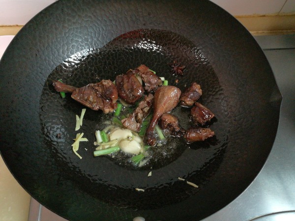 醬鴨燉筍干的做法-家常味燉菜譜-易網(wǎng)健康養(yǎng)生網(wǎng) 醬鴨燉筍干的做法-家常味燉菜譜