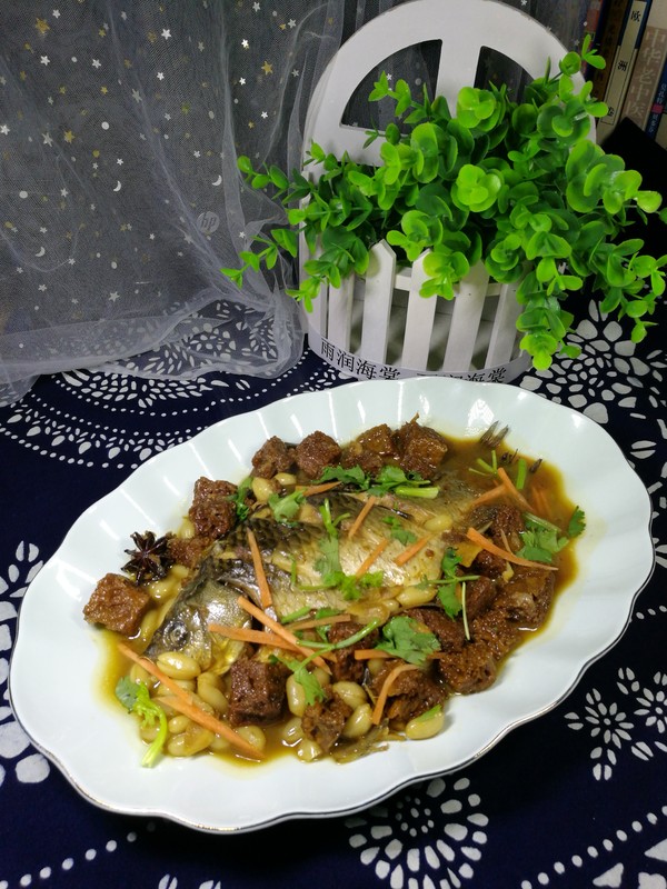 鯽魚花生仁燉烤麩的做法-家常味燉菜譜-易網(wǎng)健康養(yǎng)生網(wǎng) 鯽魚花生仁燉烤麩的做法-家常味燉菜譜