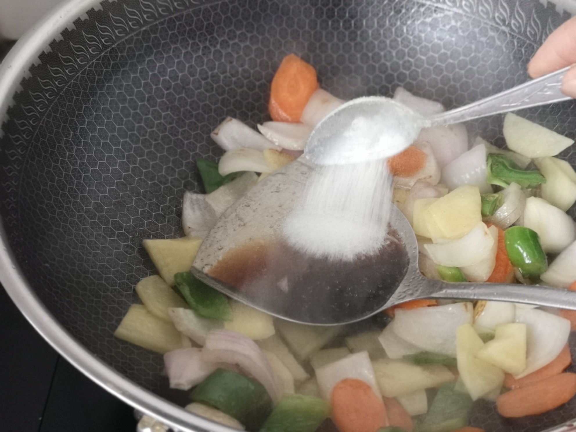 素炒墨魚仔的做法-家常味炒菜譜