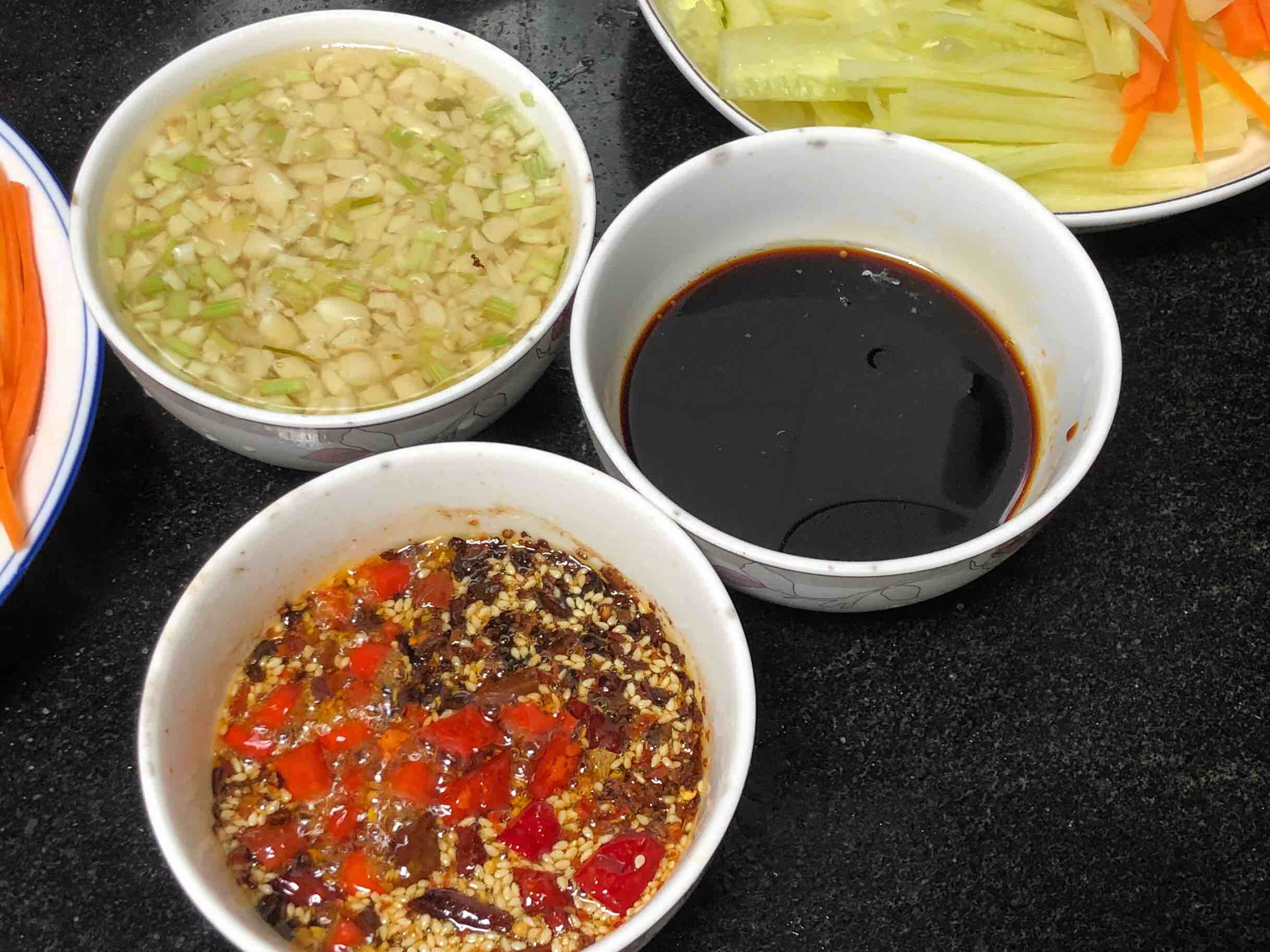 簡單易做滴涼皮的做法-酸辣味蒸菜譜-易網(wǎng)健康養(yǎng)生網(wǎng) 簡單易做滴涼皮的做法-酸辣味蒸菜譜