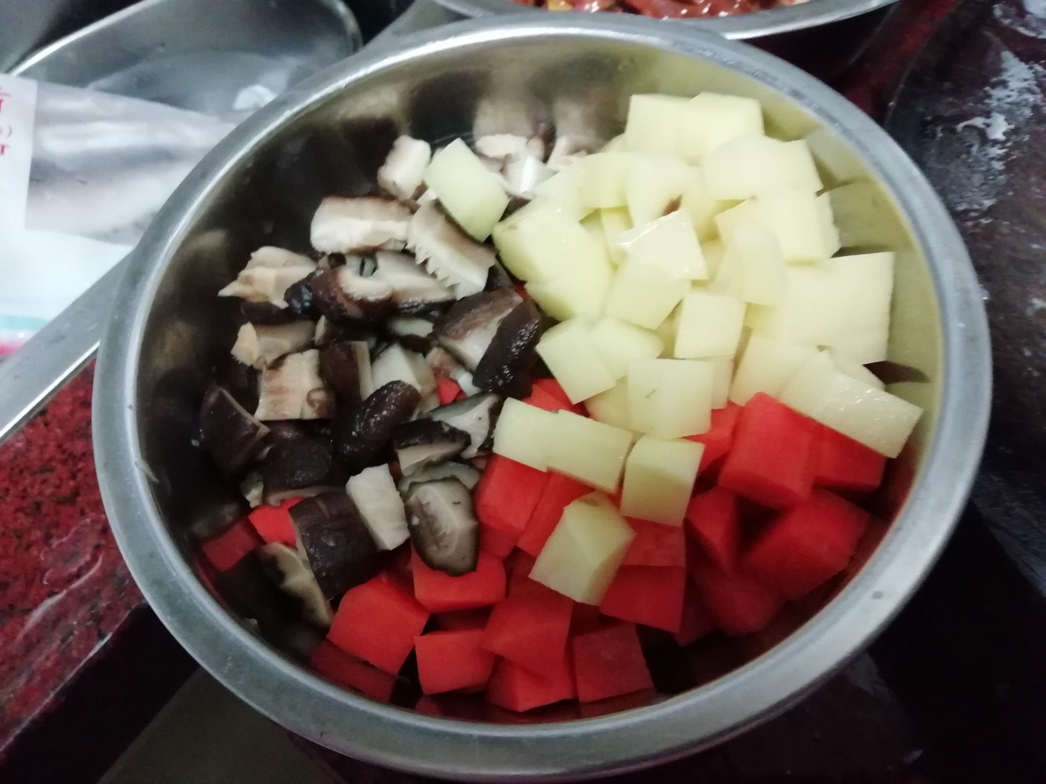 香菇燜雞飯的做法-咸鮮味炒菜譜-易網(wǎng)健康養(yǎng)生網(wǎng) 香菇燜雞飯的做法-咸鮮味炒菜譜