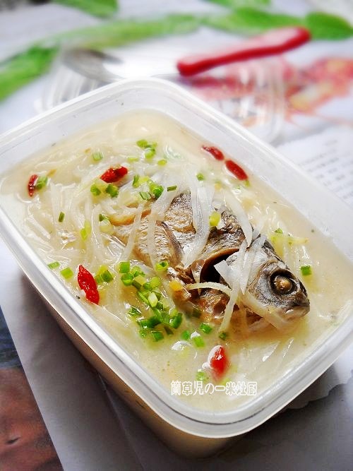 蘿卜絲燉野鯽魚的做法-家常味燉菜譜-易網(wǎng)健康養(yǎng)生網(wǎng) 蘿卜絲燉野鯽魚的做法-家常味燉菜譜
