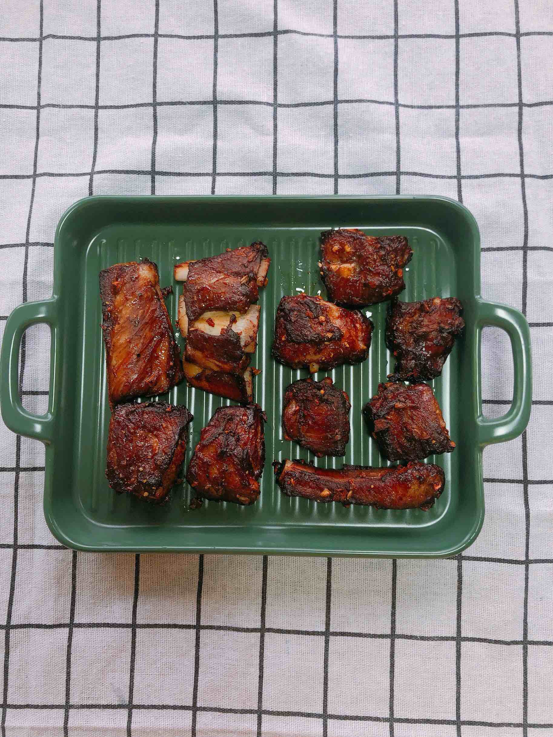 空氣炸鍋版蒜香豬肋骨的做法-蒜香味烤菜譜-易網(wǎng)健康養(yǎng)生網(wǎng) 空氣炸鍋版蒜香豬肋骨的做法-蒜香味烤菜譜