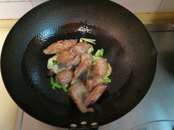 雞脖子燉土豆的做法-家常味燉菜譜