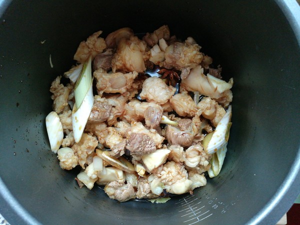 牛筋燉海帶扣的做法-家常味燉菜譜-易網健康養生網 牛筋燉海帶扣的做法-家常味燉菜譜