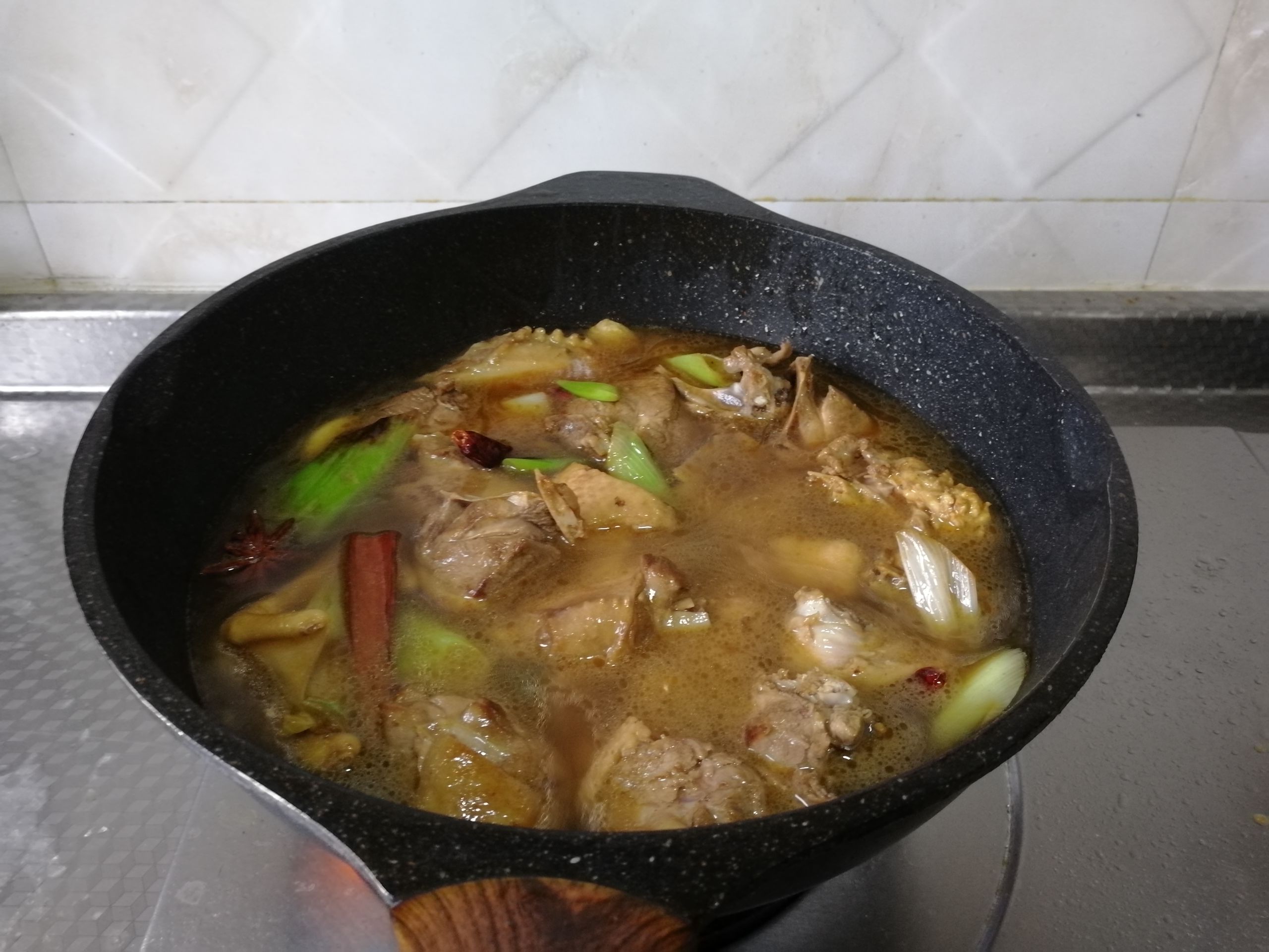 紅燒鵝肉的做法-咸鮮味煮菜譜-易網健康養生網 紅燒鵝肉的做法-咸鮮味煮菜譜