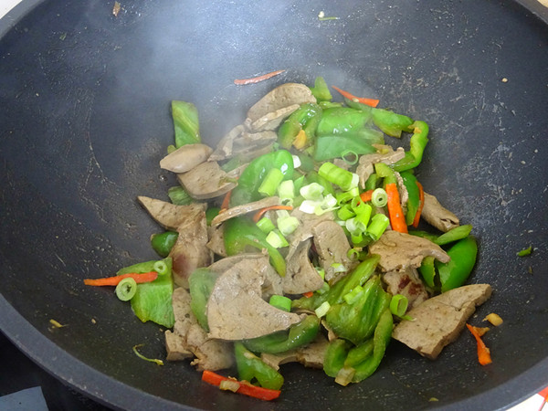 小炒羊肝的做法-咸鮮味炒菜譜-易網健康養生網 小炒羊肝的做法-咸鮮味炒菜譜