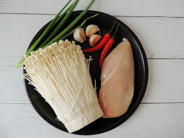 蒜蓉金針菇蒸雞胸肉的做法-家常味蒸菜譜-易網<a href=http://m.aoa7937.com/ target=_blank class=infotextkey>健康養生</a>網 蒜蓉金針菇蒸雞胸肉的做法-家常味蒸菜譜