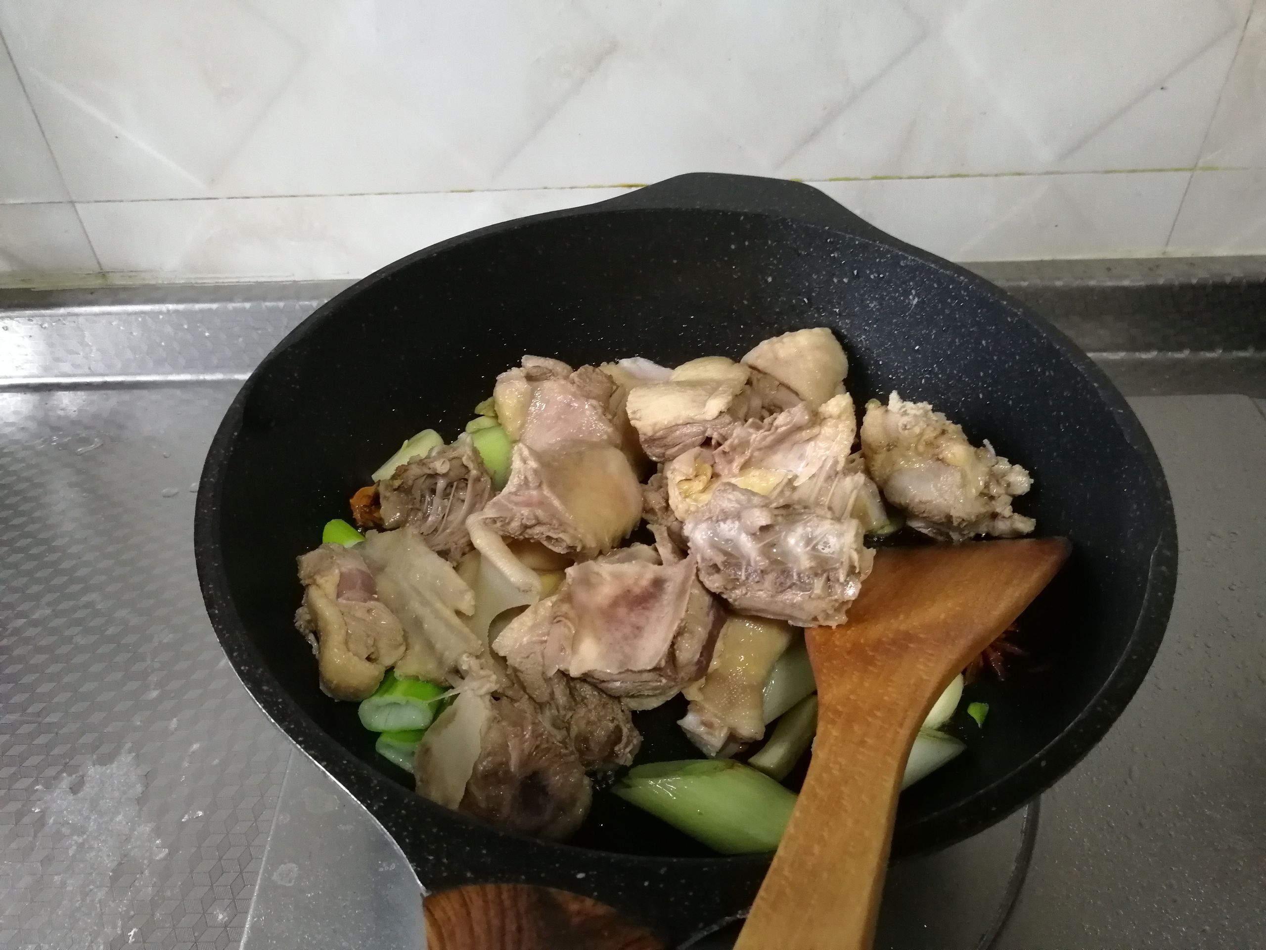 紅燒鵝肉的做法-咸鮮味煮菜譜-易網健康養生網 紅燒鵝肉的做法-咸鮮味煮菜譜