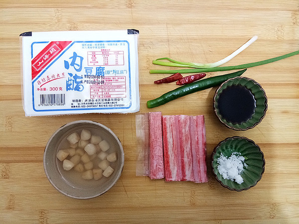 蟹肉棒蒸豆腐的做法-咸鮮味蒸菜譜-易網<a href=http://m.aoa7937.com/ target=_blank class=infotextkey>健康養生</a>網 蟹肉棒蒸豆腐的做法-咸鮮味蒸菜譜