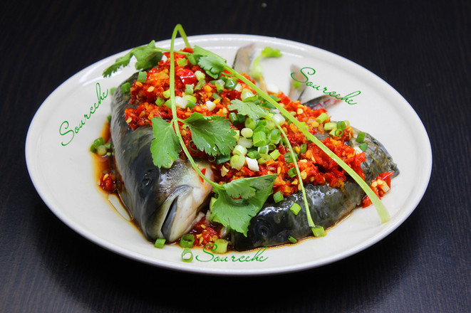 剁椒蒸魚頭的做法-香辣味蒸菜譜