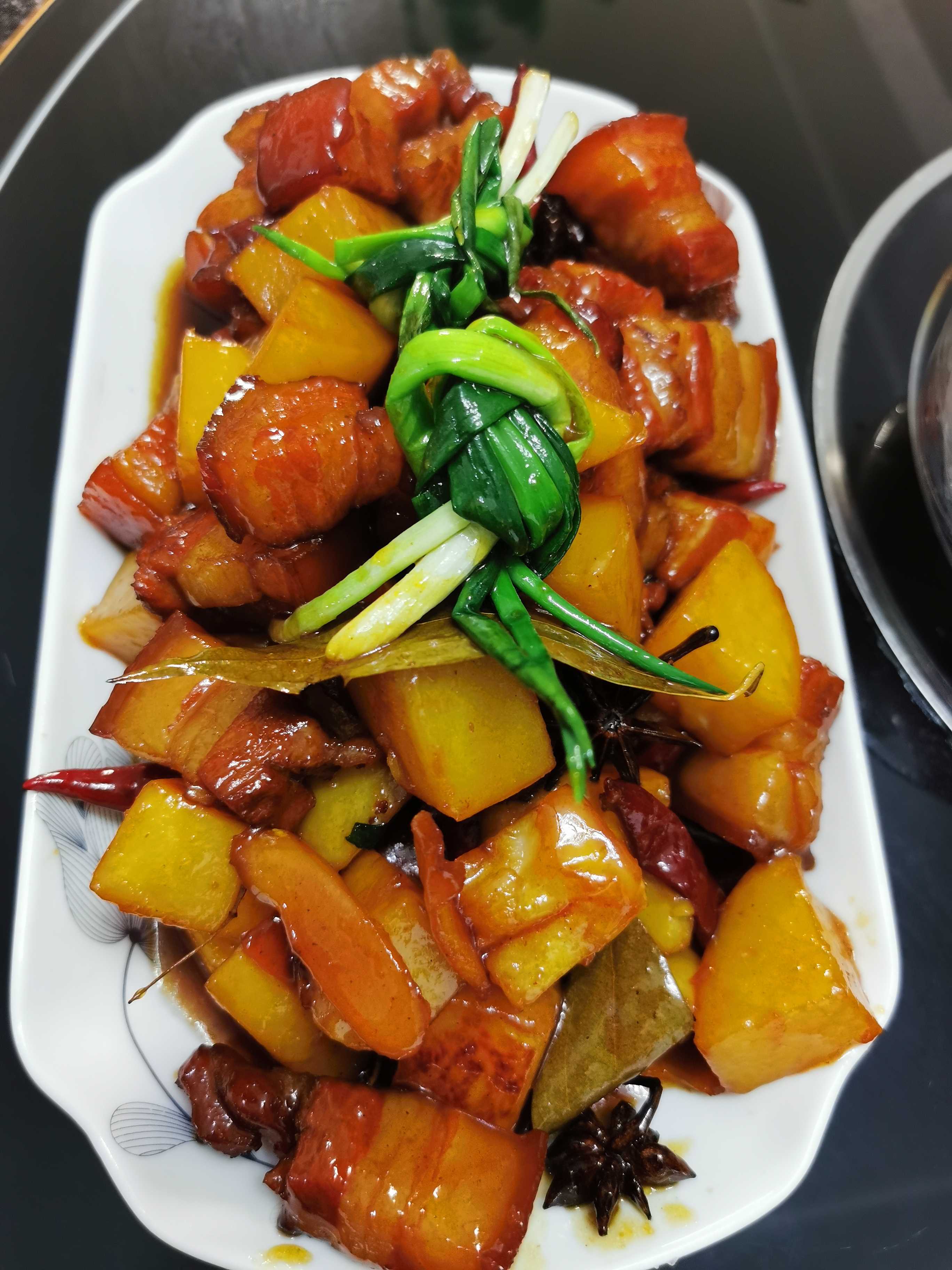 土豆紅燒肉的做法-甜味燉菜譜-易網健康養生網 土豆紅燒肉的做法-甜味燉菜譜
