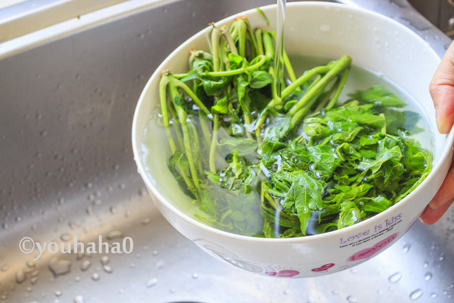 香椿芽鵝蛋并的做法-家常味炒菜譜-易網(wǎng)健康養(yǎng)生網(wǎng) 香椿芽鵝蛋并的做法-家常味炒菜譜