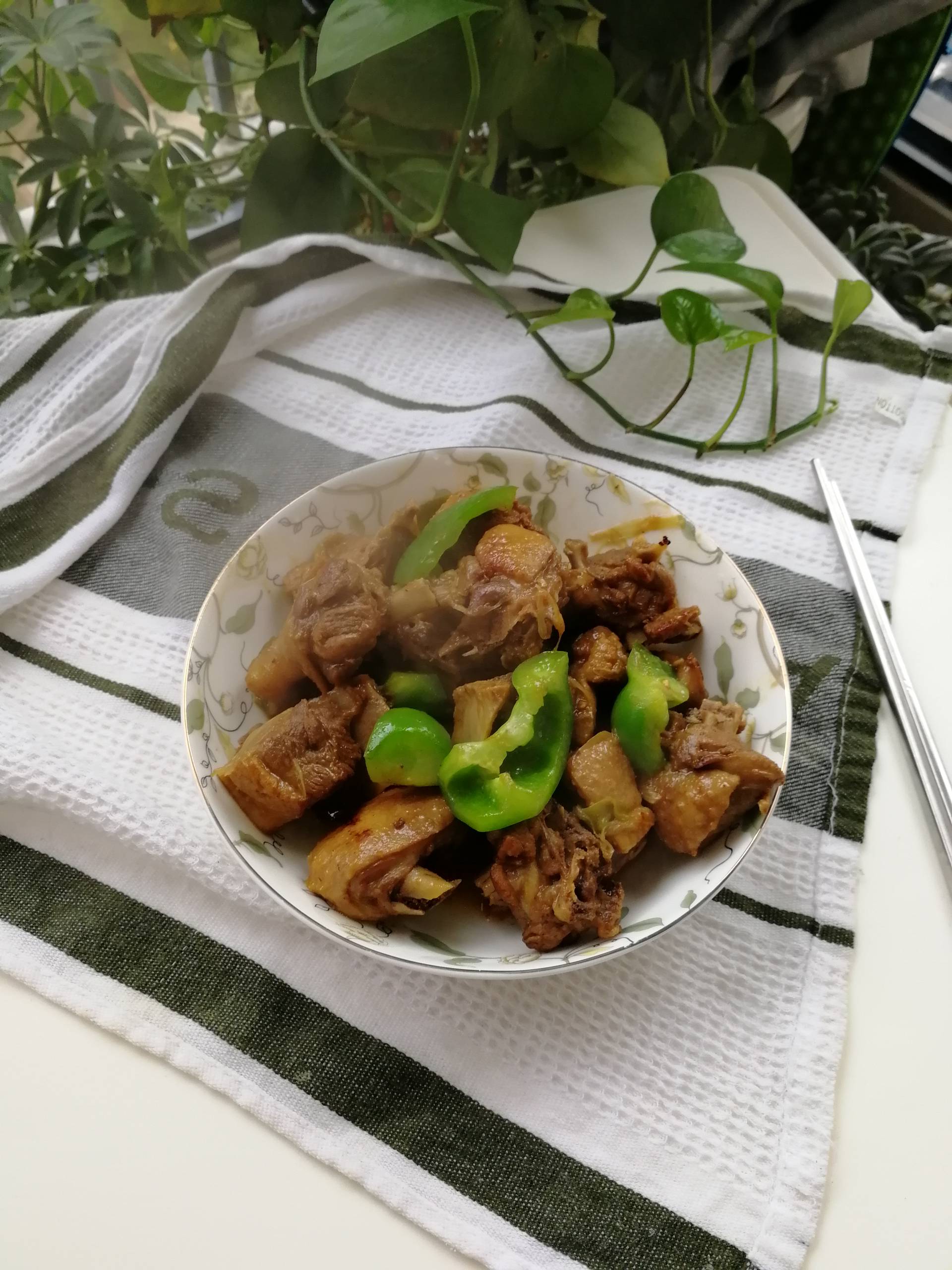 紅燒鵝肉的做法-咸鮮味煮菜譜-易網健康養生網 紅燒鵝肉的做法-咸鮮味煮菜譜
