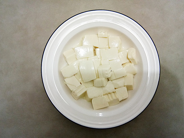 蟹肉棒蒸豆腐的做法-咸鮮味蒸菜譜-易網健康養生網 蟹肉棒蒸豆腐的做法-咸鮮味蒸菜譜