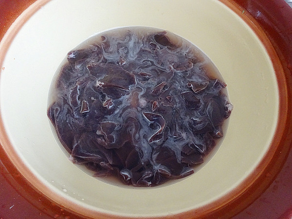 小炒羊肝的做法-咸鮮味炒菜譜-易網<a href=http://m.aoa7937.com/ target=_blank class=infotextkey>健康養生</a>網 小炒羊肝的做法-咸鮮味炒菜譜