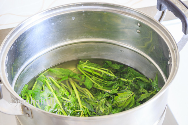香椿芽鵝蛋并的做法-家常味炒菜譜-易網(wǎng)健康養(yǎng)生網(wǎng) 香椿芽鵝蛋并的做法-家常味炒菜譜
