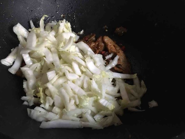 白菜幫炒肉的做法-香辣味炒菜譜-易網(wǎng)健康養(yǎng)生網(wǎng) 白菜幫炒肉的做法-香辣味炒菜譜