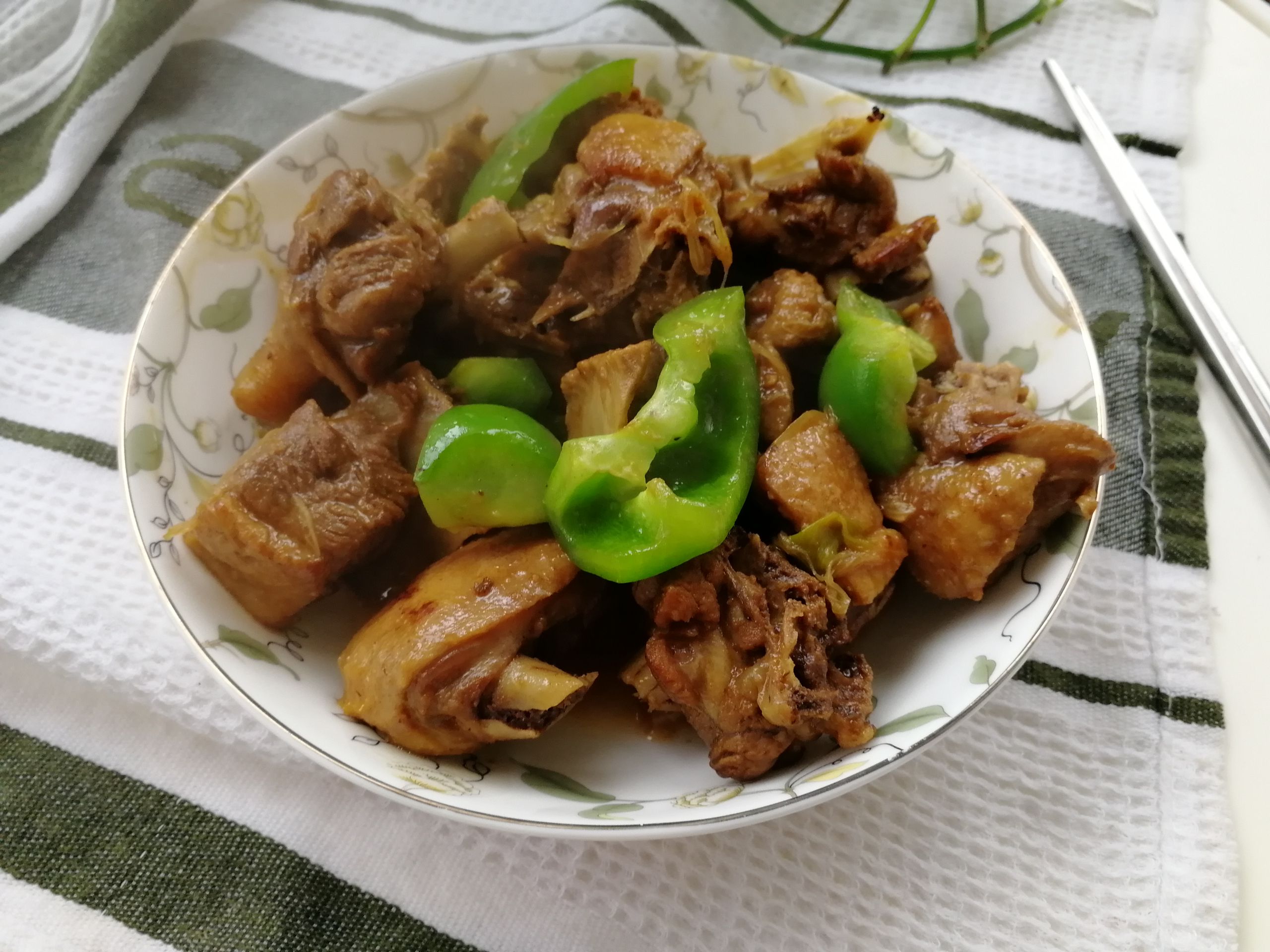 紅燒鵝肉的做法-咸鮮味煮菜譜-易網健康養生網 紅燒鵝肉的做法-咸鮮味煮菜譜