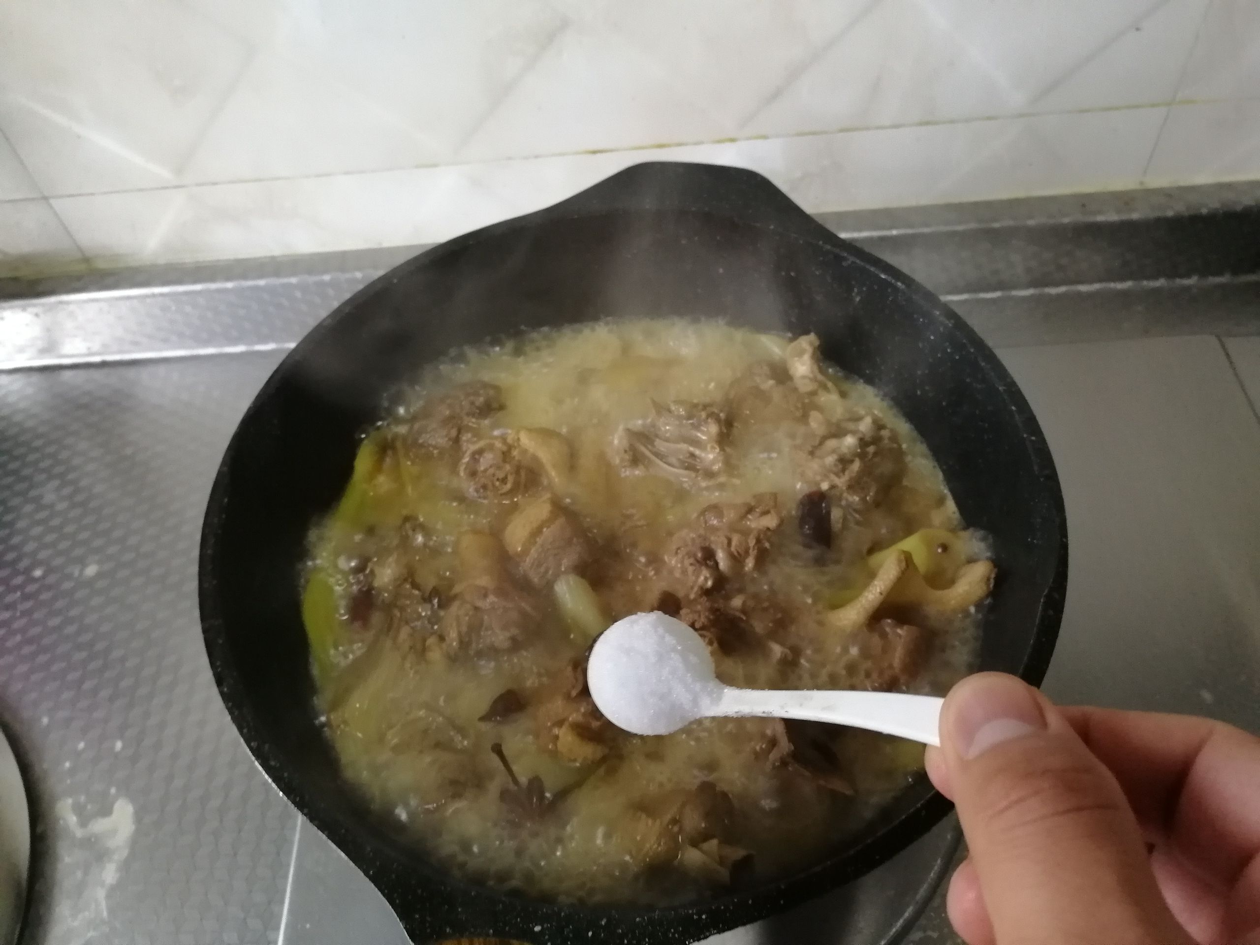 紅燒鵝肉的做法-咸鮮味煮菜譜-易網健康養生網 紅燒鵝肉的做法-咸鮮味煮菜譜