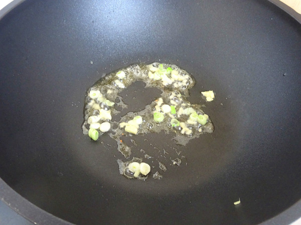 小炒羊肝的做法-咸鮮味炒菜譜-易網健康養生網 小炒羊肝的做法-咸鮮味炒菜譜