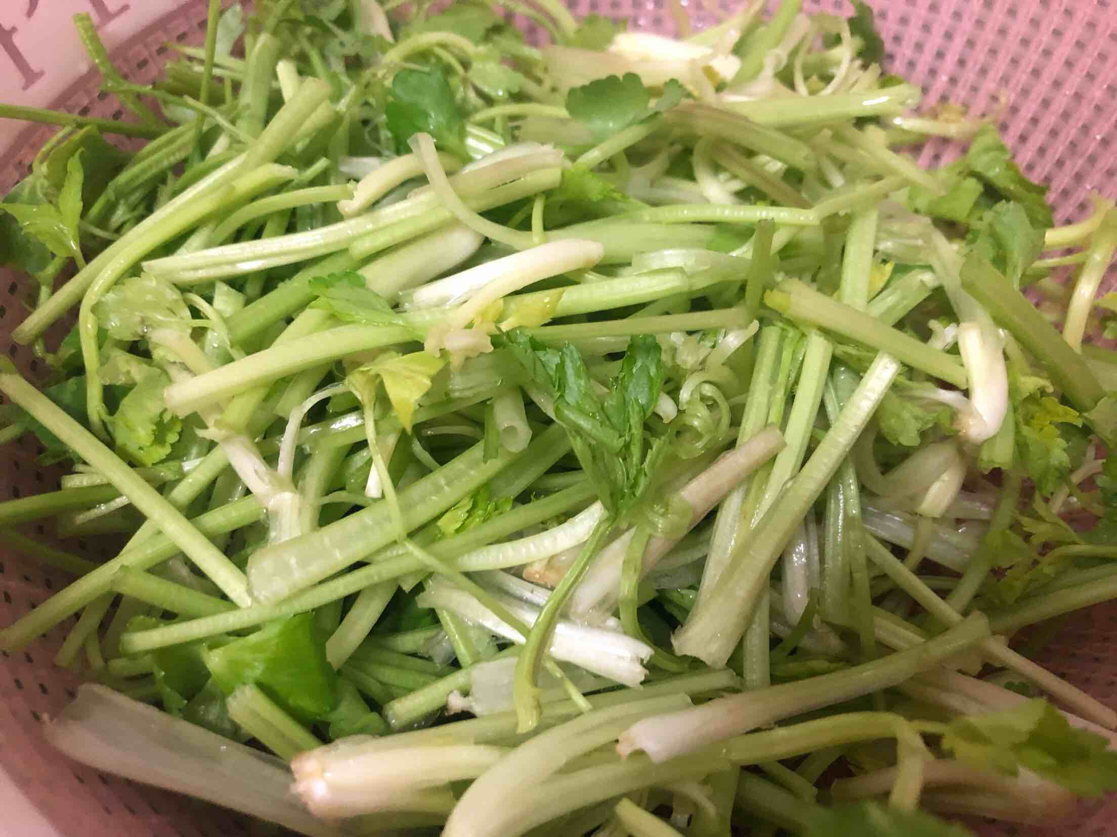 炒芹菜的做法-家常味炒菜譜