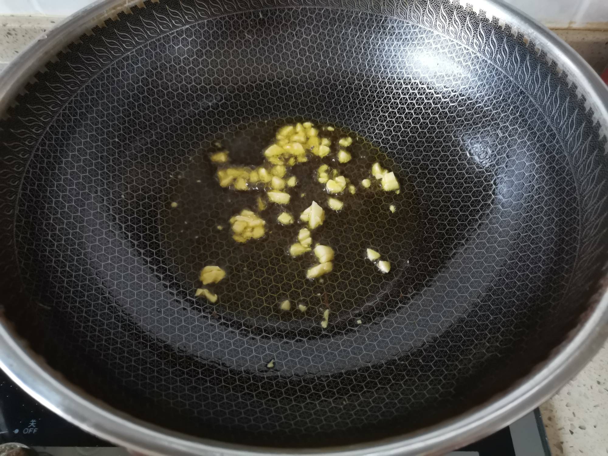 荷蘭豆炒雞雜的做法-咸鮮味炒菜譜