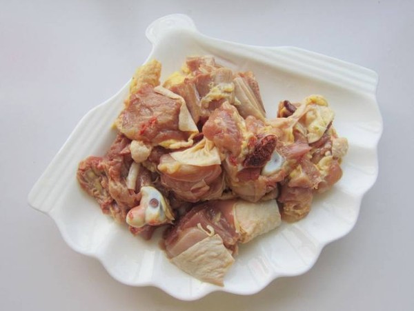 墨魚干燒雞的做法-家常味燒菜譜-易網健康養生網 墨魚干燒雞的做法-家常味燒菜譜