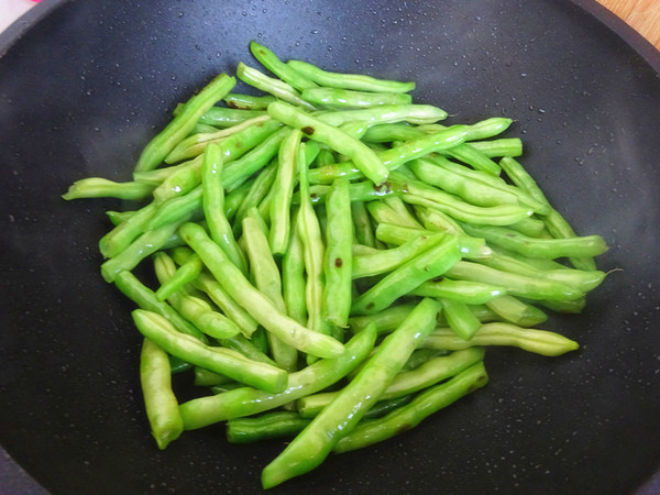 蒜香豆角的做法-蒜香味炒菜譜-易網(wǎng)健康養(yǎng)生網(wǎng) 蒜香豆角的做法-蒜香味炒菜譜