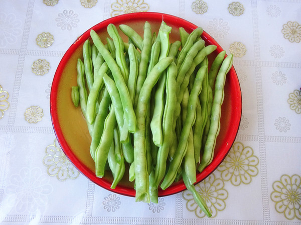 蒜香豆角的做法-蒜香味炒菜譜-易網(wǎng)<a href=http://m.aoa7937.com/ target=_blank class=infotextkey>健康養(yǎng)生</a>網(wǎng) 蒜香豆角的做法-蒜香味炒菜譜
