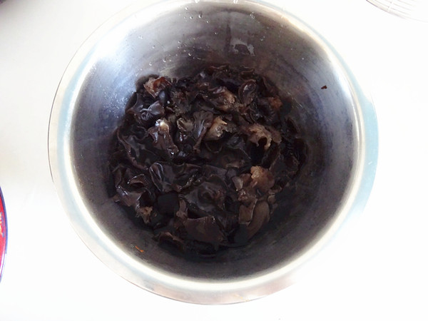撈汁木耳的做法-咸鮮味拌菜譜-易網<a href=http://m.aoa7937.com/ target=_blank class=infotextkey>健康養生</a>網 撈汁木耳的做法-咸鮮味拌菜譜
