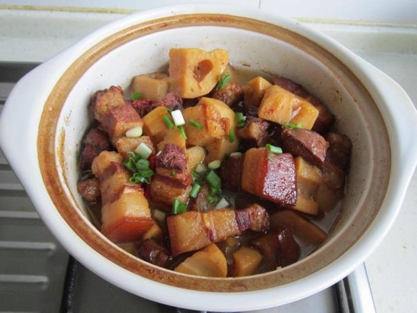 蓮藕肉煲的做法-家常味燉菜譜-易網(wǎng)健康養(yǎng)生網(wǎng) 蓮藕肉煲的做法-家常味燉菜譜