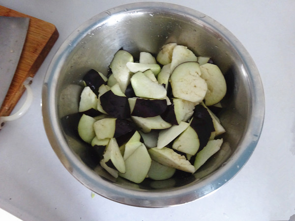 辣椒炒茄子的做法-咸鮮味炒菜譜-易網健康養生網 辣椒炒茄子的做法-咸鮮味炒菜譜