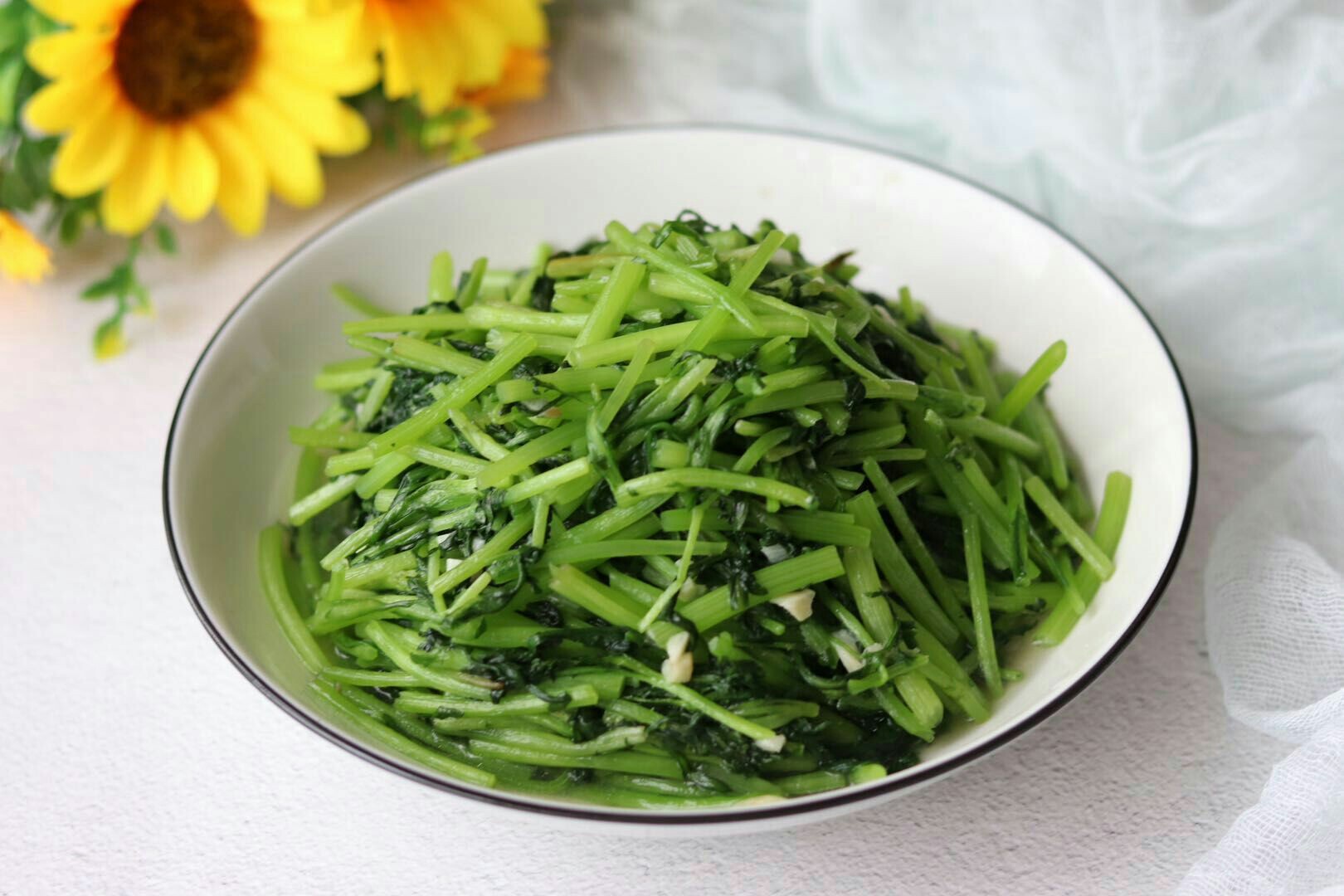 蒜蓉茼蒿的做法-家常味炒菜譜-易網健康養生網 蒜蓉茼蒿的做法-家常味炒菜譜