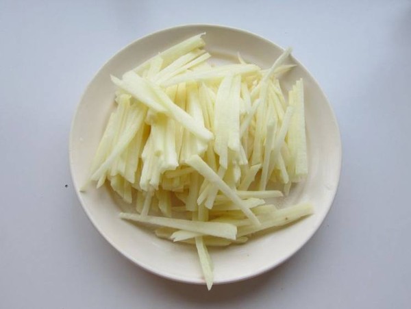 毛芹菜炒土豆的做法-家常味炒菜譜